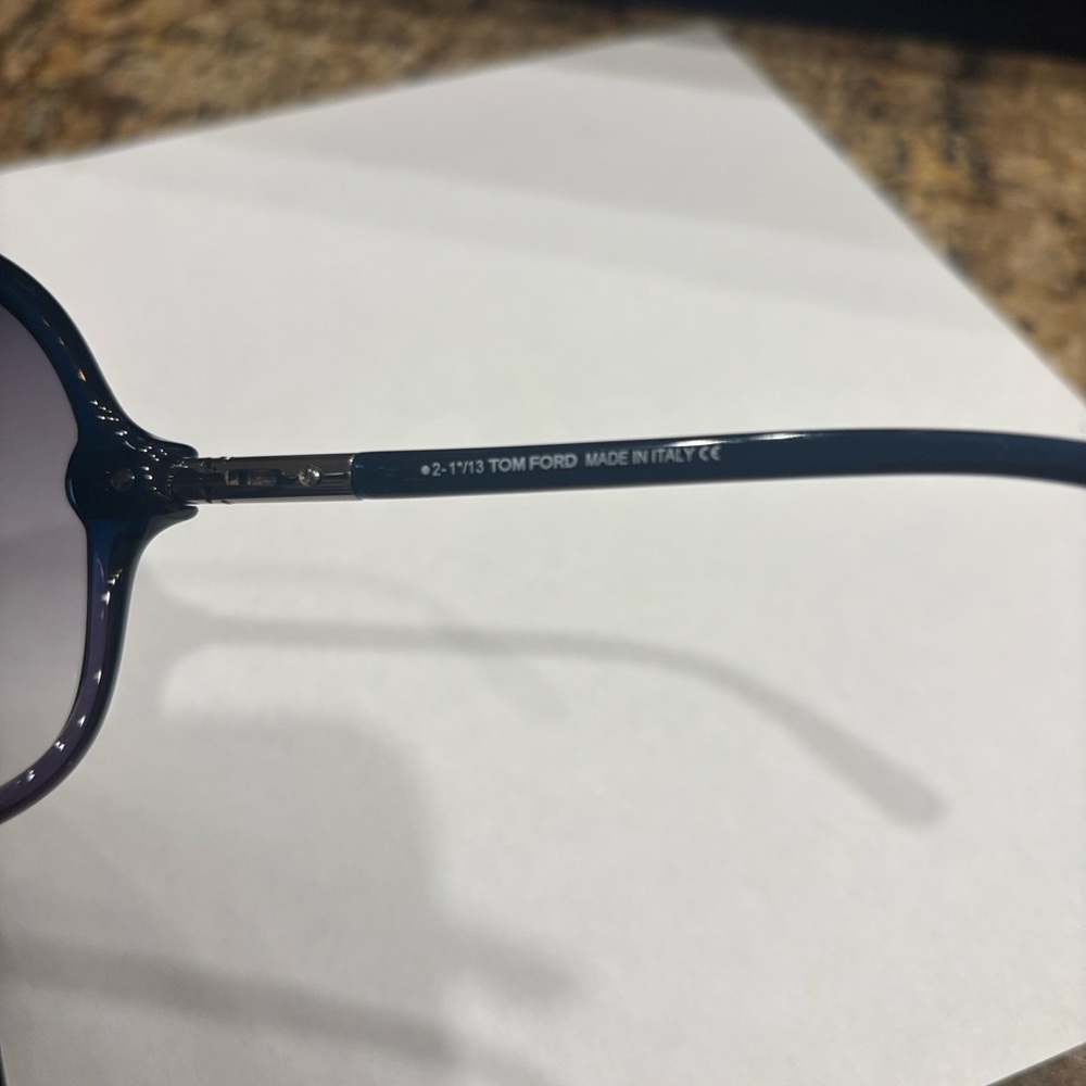 Tom Ford ISLAY blue violet resin sunglasses. Gradient lenses. Brand new. - Picture 4 of 5